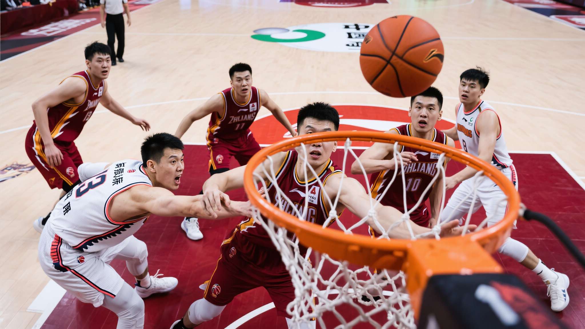 皇马对阵塞尔塔11连胜 其实从数据层面来看(比如控球率、防守成功率),即便没有压倒性优势,但正是坚韧与团
